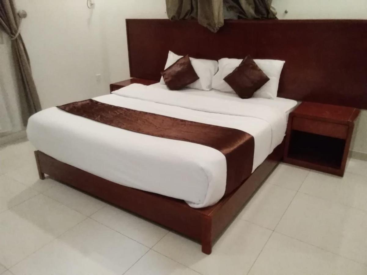 Iwan Alandalusia Al Ajaweed Aparthotel Jeddah Exterior foto